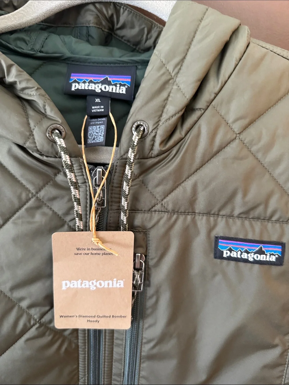 NWT Patagonia Women’s Diamond Quilted Bomber Hoody Jacket - Picture 2 of 11